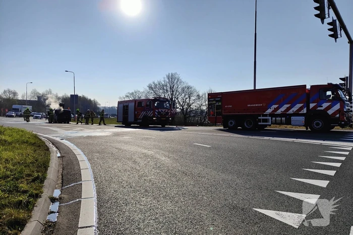 Autohoogwerker gaat in vlammen op