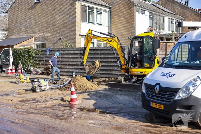 Straat blank na waterleidingbreuk