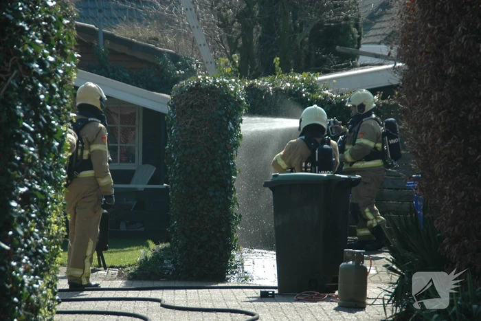 Onkruidbrander zet heg in brand