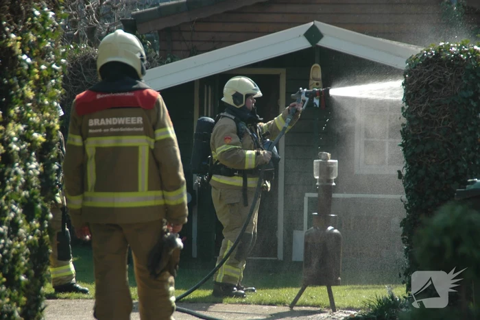 Onkruidbrander zet heg in brand
