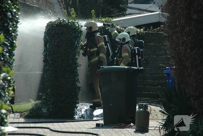 Onkruidbrander zet heg in brand