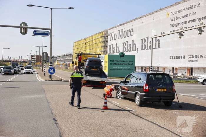 Twee auto's betrokken bij botsing in Nieuwland