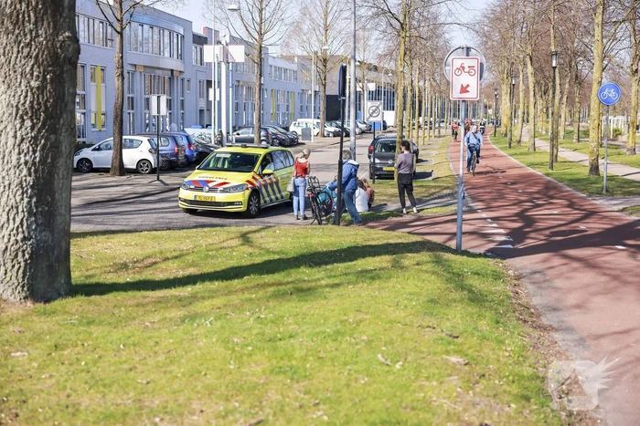 Fietsster en automobilist botsen bij Park Schothorst