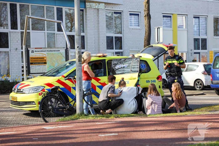 Fietsster en automobilist botsen bij Park Schothorst