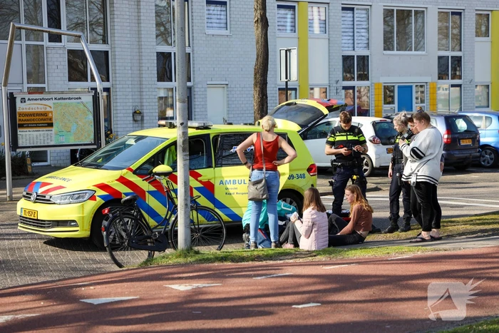 Fietsster en automobilist botsen bij Park Schothorst