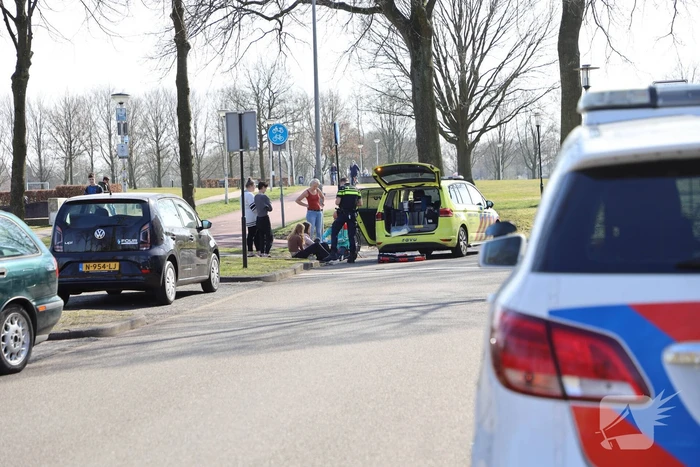 Fietsster en automobilist botsen bij Park Schothorst