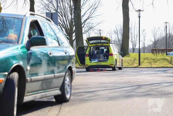 Fietsster en automobilist botsen bij Park Schothorst