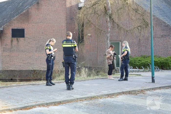 Massale zoekactie van politie in de wijk Overhees
