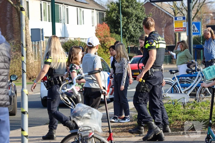 Massale zoekactie van politie in de wijk Overhees