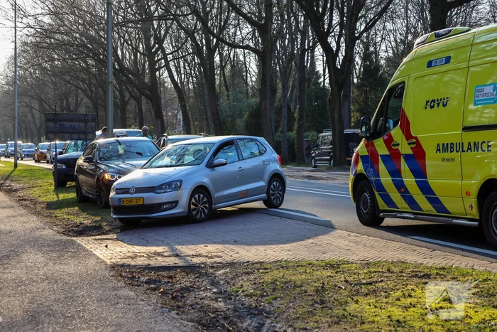 Bestuurder van bestelbus botst op voorganger