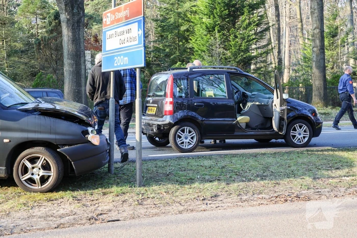 Bestuurder van bestelbus botst op voorganger