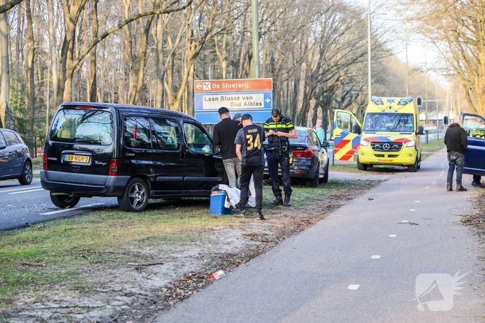 Bestuurder van bestelbus botst op voorganger