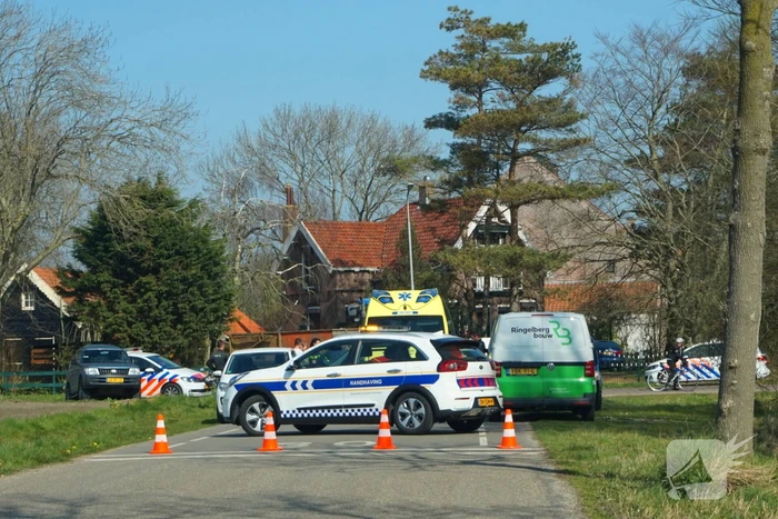 Man op fiets aangereden door afslaande tractor