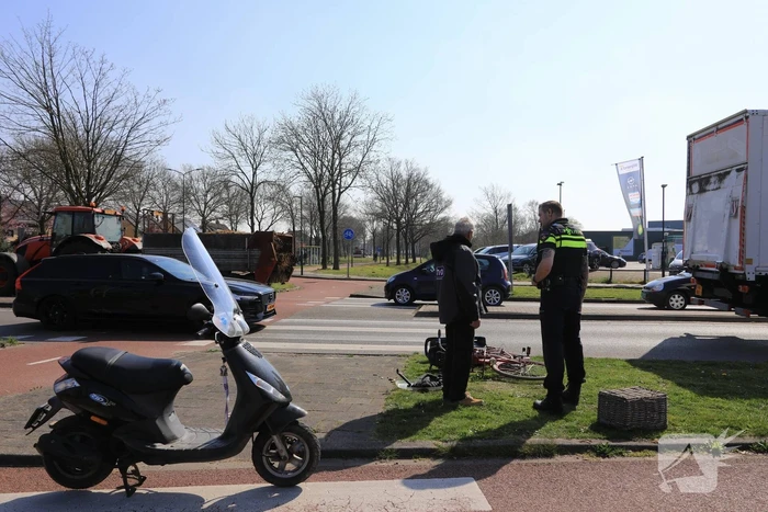 Overstekende fietser aangereden op beruchte rotonde