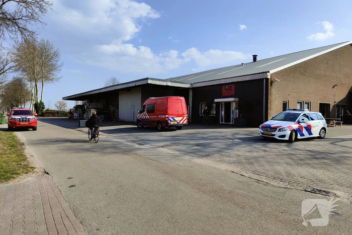 Brand op terrein van aannemersbedrijf