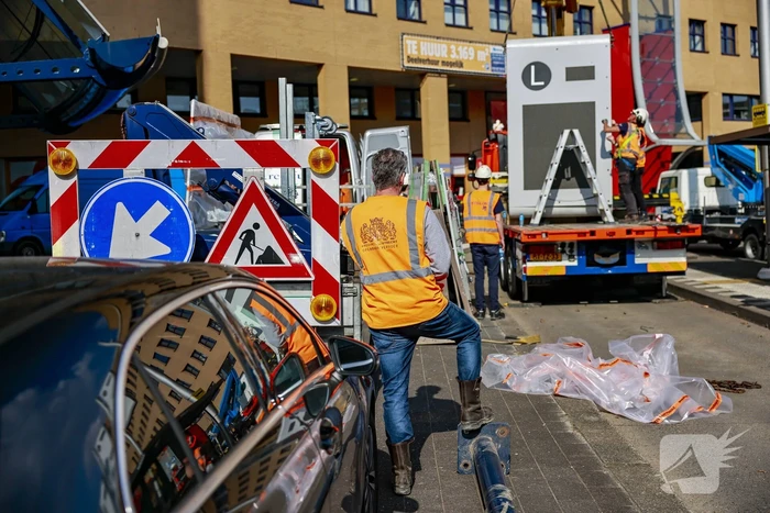 Eerste nieuwe Dris-bord opgehangen op busstation