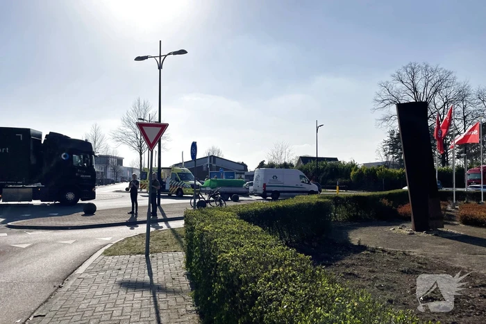 Fietser gewond bij aanrijding op rotonde