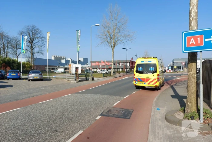Fietser gewond bij aanrijding op rotonde