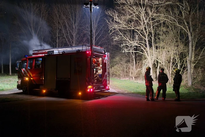 Personenauto volledig uitgebrand