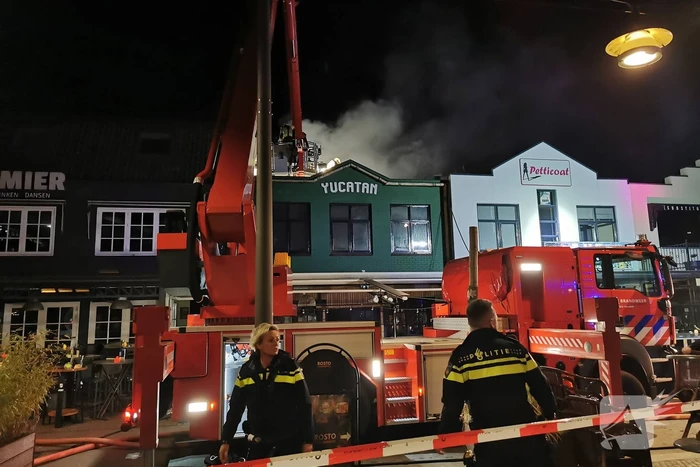 Grote brand boven cafe Railroad