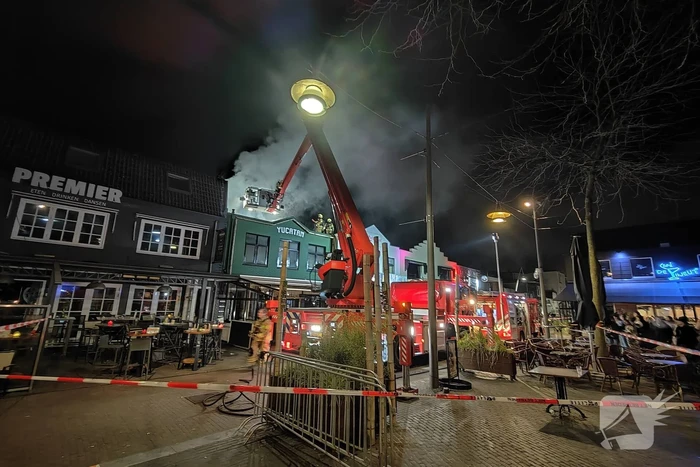 Grote brand boven cafe Railroad