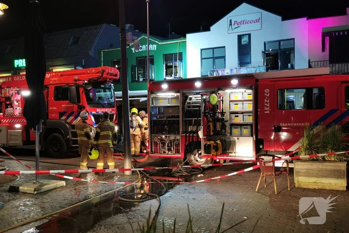 Grote brand boven cafe Railroad