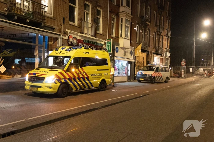 Persoon komt te water in gracht