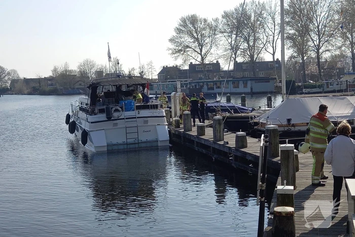 Brand op plezierjacht in haven