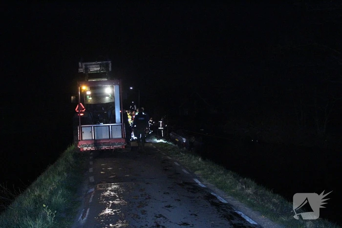 Meerdere gewonden nadat auto te water raakt