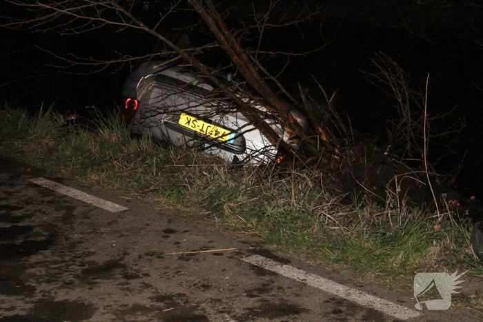 Meerdere gewonden nadat auto te water raakt