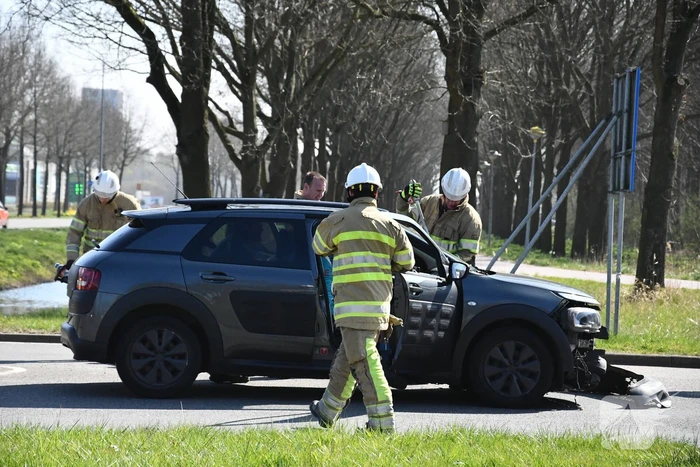 Veel schade bij ongeval tussen twee auto's