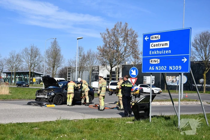 Veel schade bij ongeval tussen twee auto's