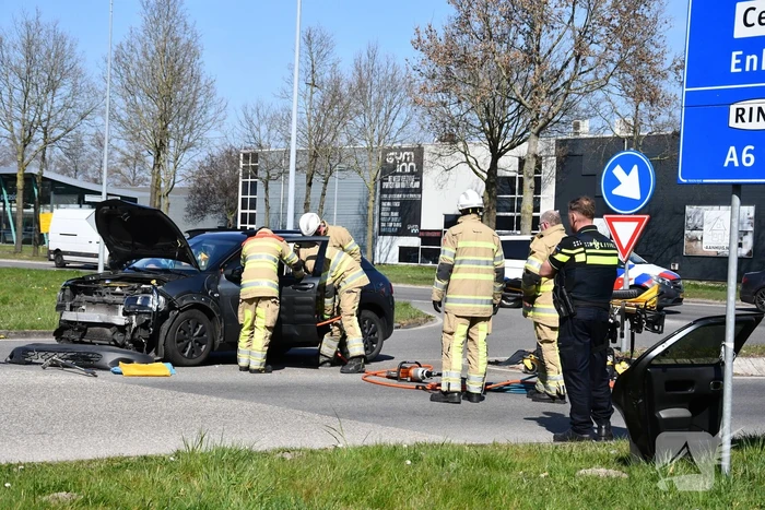 Veel schade bij ongeval tussen twee auto's