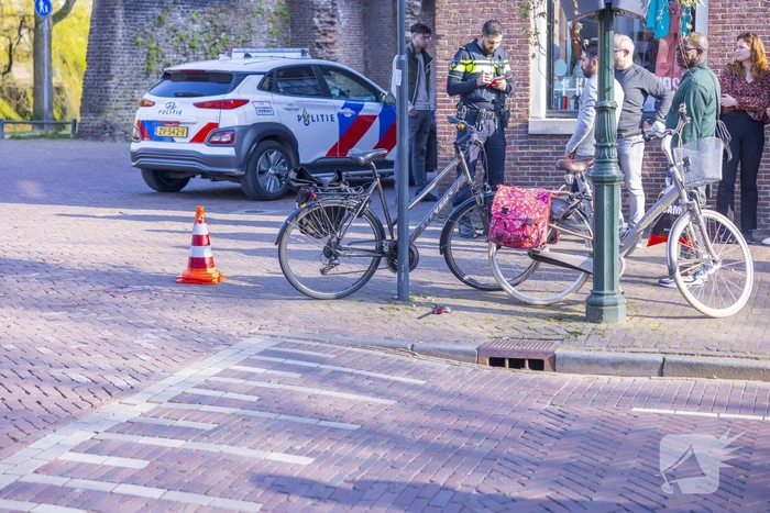 Fietsster loopt botbreuken op bij aanrijding