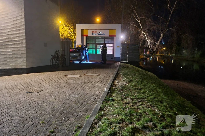Persoon gaat ervandoor na stopteken