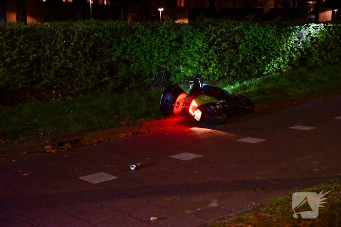 Twee personen gaan onderuit met Go Sharing-deelscooter