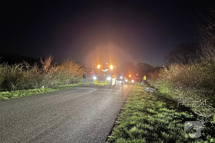 Twee fietsers komen met elkaar in botsing