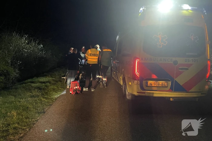 Twee fietsers komen met elkaar in botsing