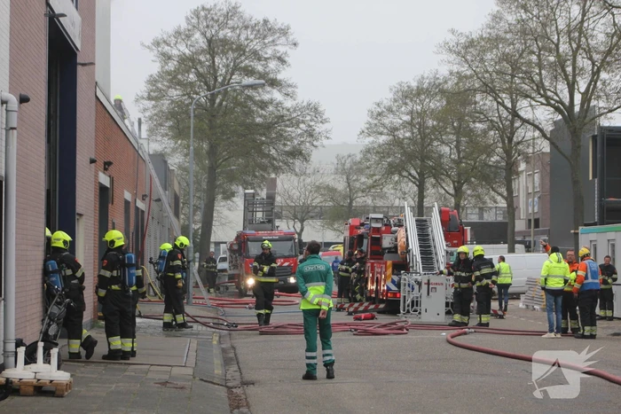 Zeer grote brand in bedrijfspand