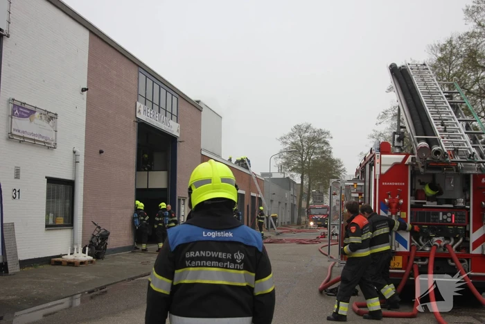 Zeer grote brand in bedrijfspand