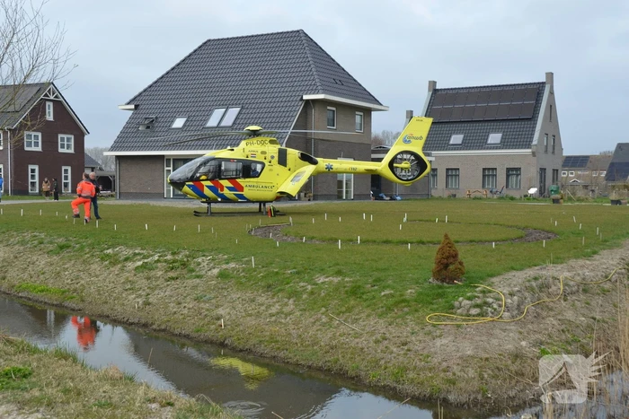 Trauma- en politiehelikopter landen voor incident in woning