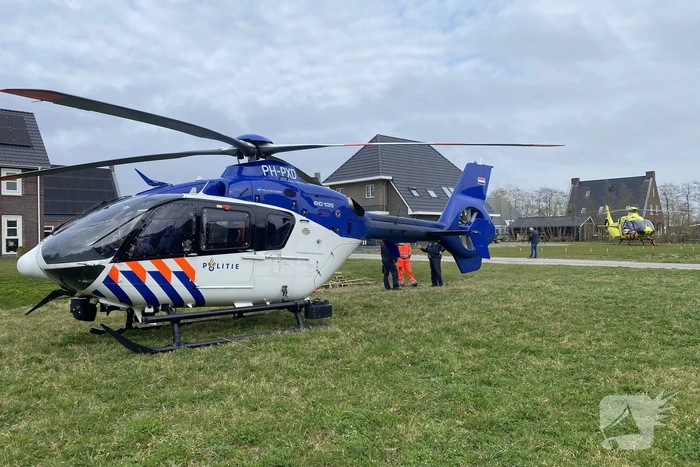 Trauma- en politiehelikopter landen voor incident in woning
