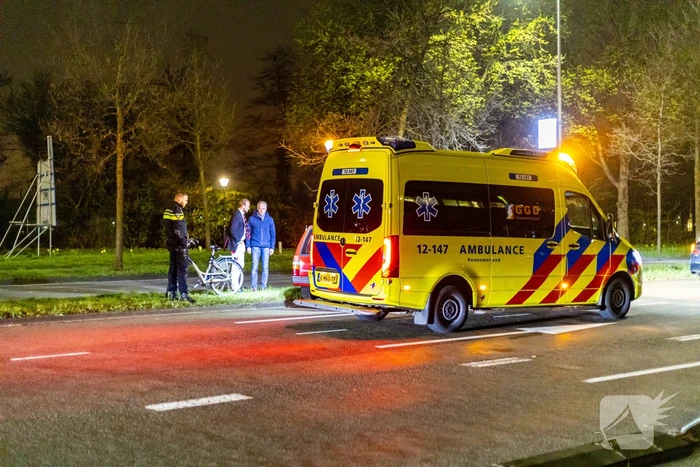 Persoon valt in slaap en botst tegen boom