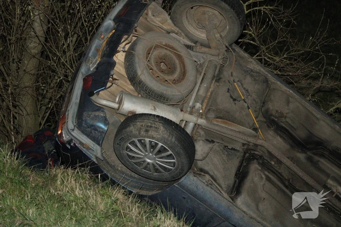 Bestuurder belandt met auto in sloot