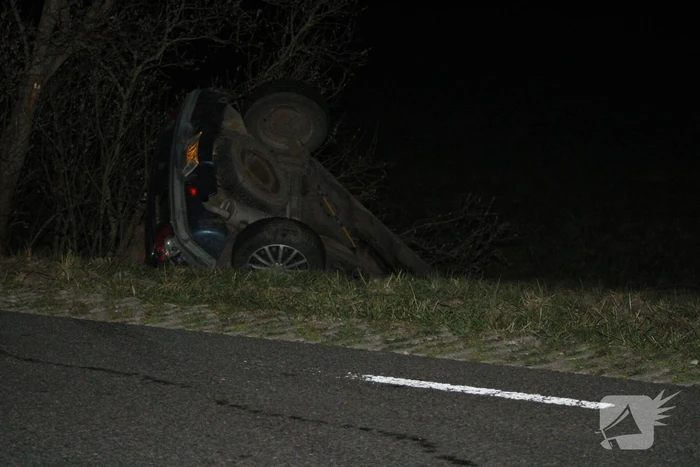 Bestuurder belandt met auto in sloot