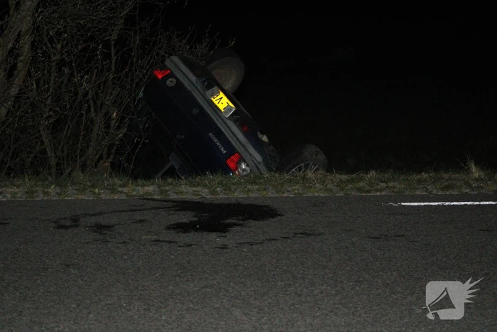 Bestuurder belandt met auto in sloot