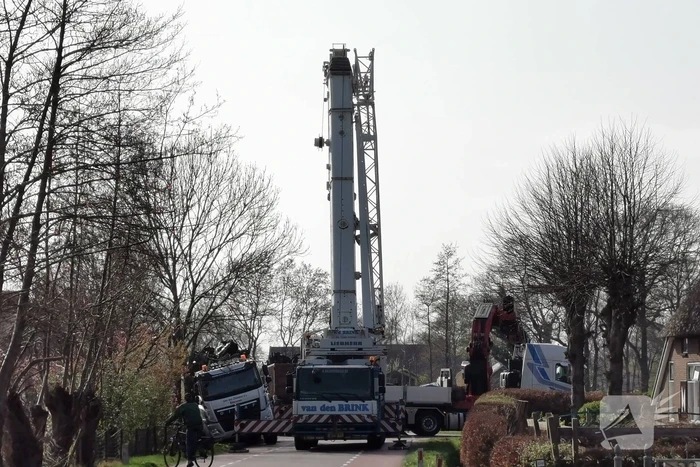 Vrachtwagen in de sloot