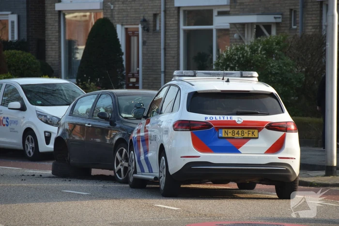 Politie ramt auto na achtervolging