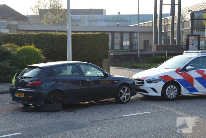 Politie ramt auto na achtervolging