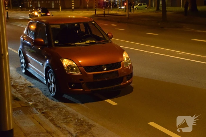 Botsing tussen personenauto en scooterrijder